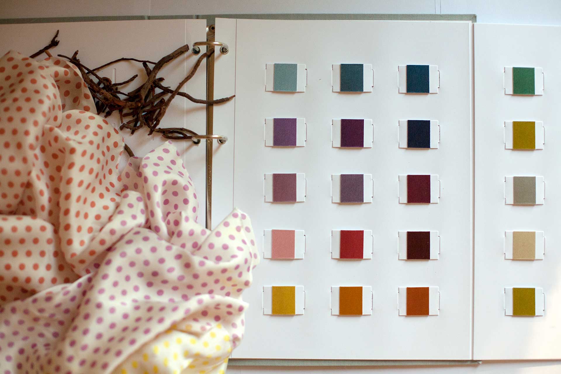 Naturaldye_colorchart©susannestern Natürliche-Farbstoffe_Farbkarte